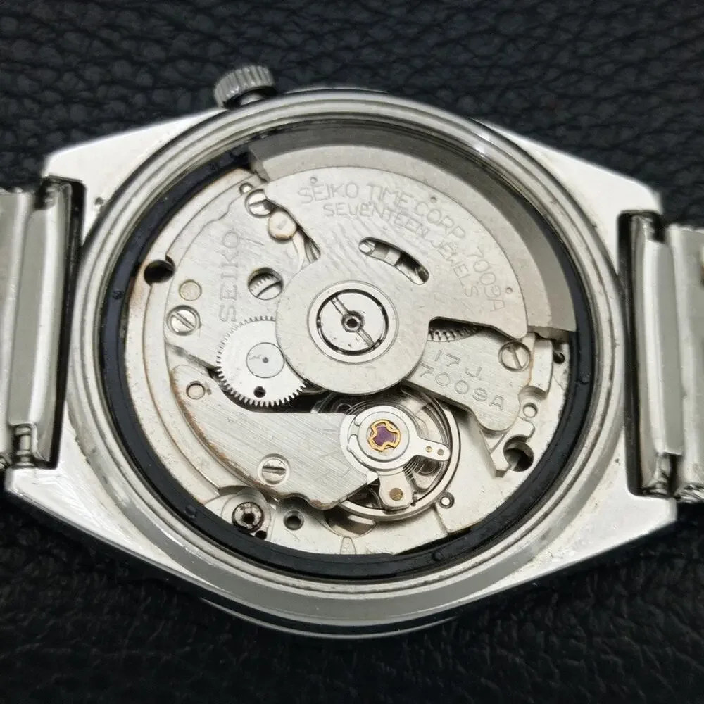 Vintage 1981 Seiko Automatic Mens Silver Watch W/daydate & Red accents